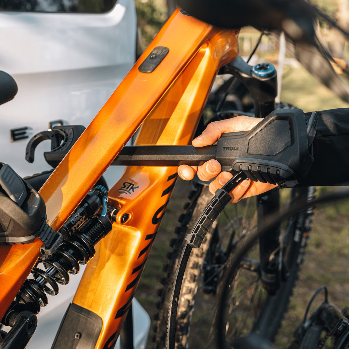 THULE VELOSPACE 3 2 Pyöräteline vetokoukussa