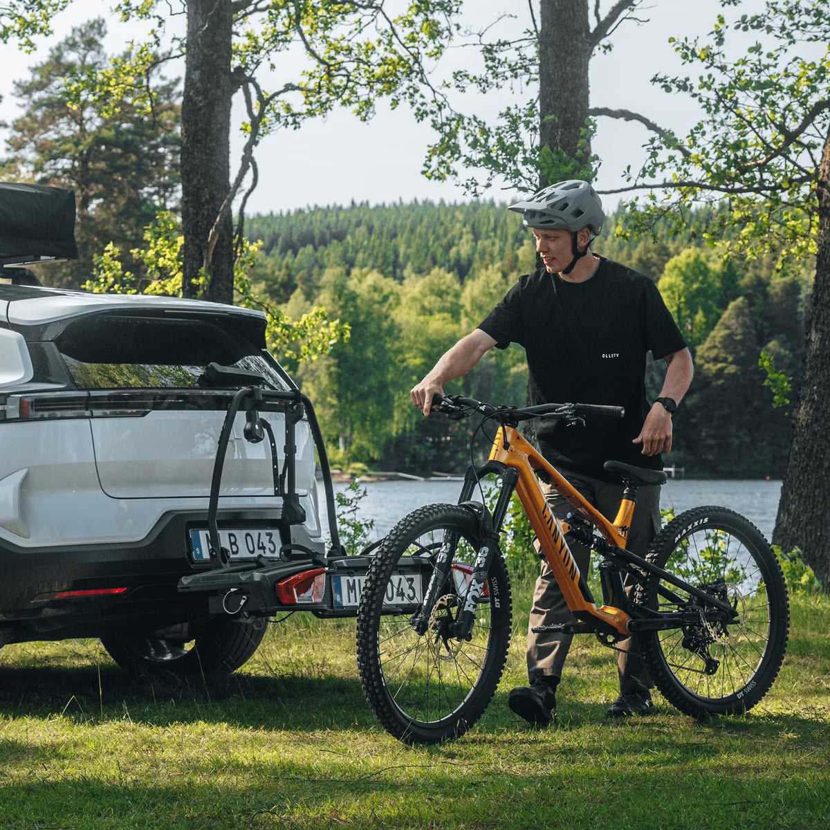 THULE VELOSPACE 3 2 Pyöräteline vetokoukussa