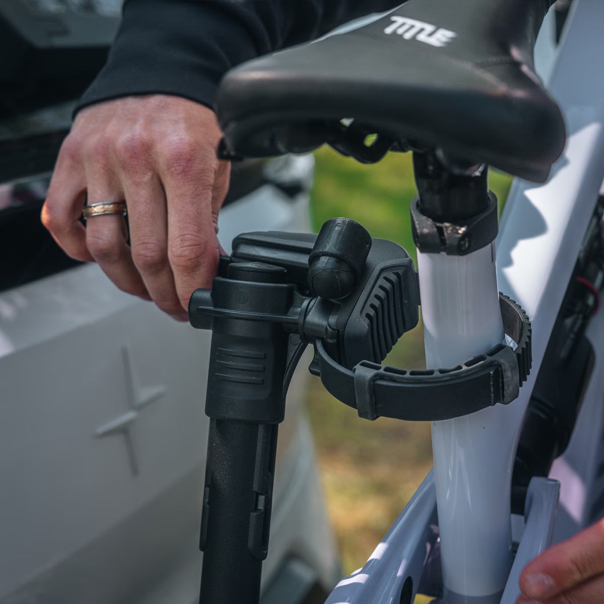 THULE VELOLITE 1 Pyöräteline vetokoukussa