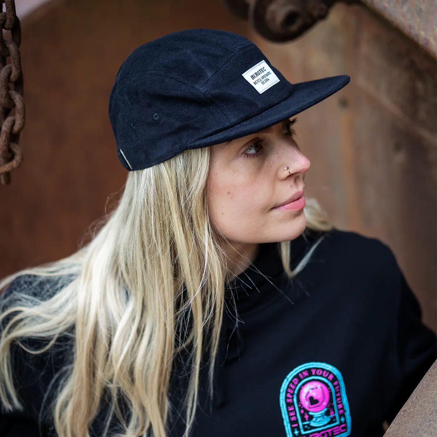 BURGTEC ARCADE FIVE PANEL -lippalakki, musta