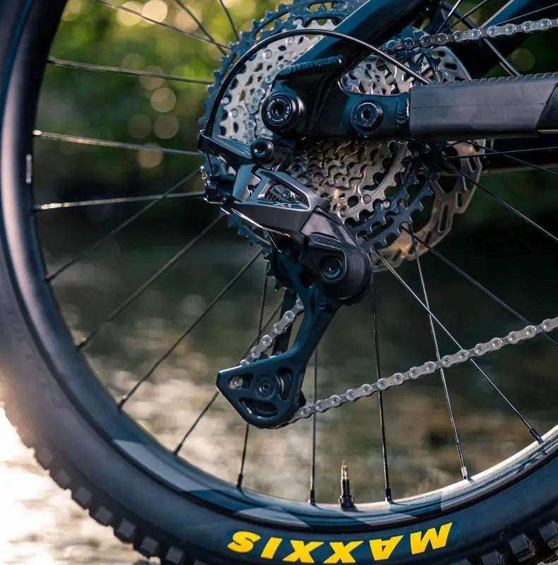SHIMANO DEORE XT RD-M8200-SGS 12-vaihteinen pitkä häkki takavaihde