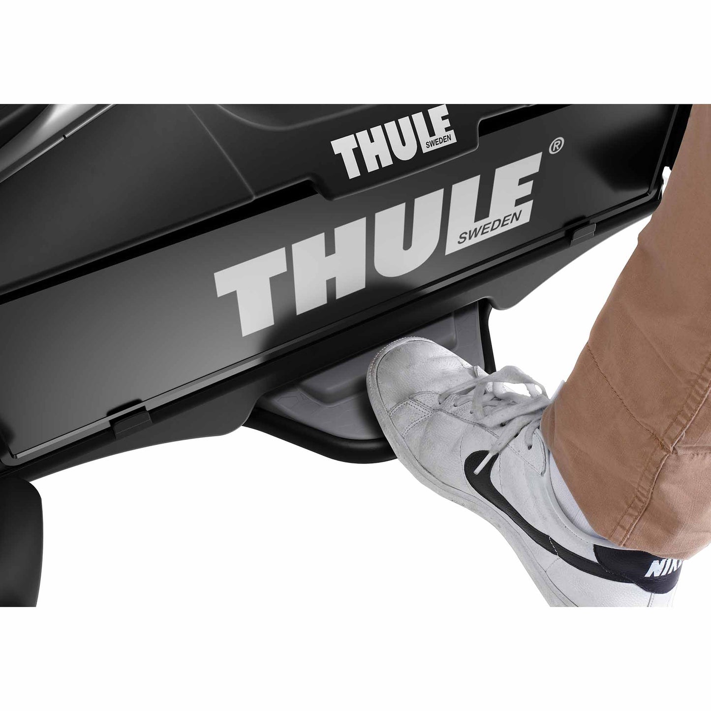 THULE VELOCOMPACT 2 -pyöräteline vetokoukussa