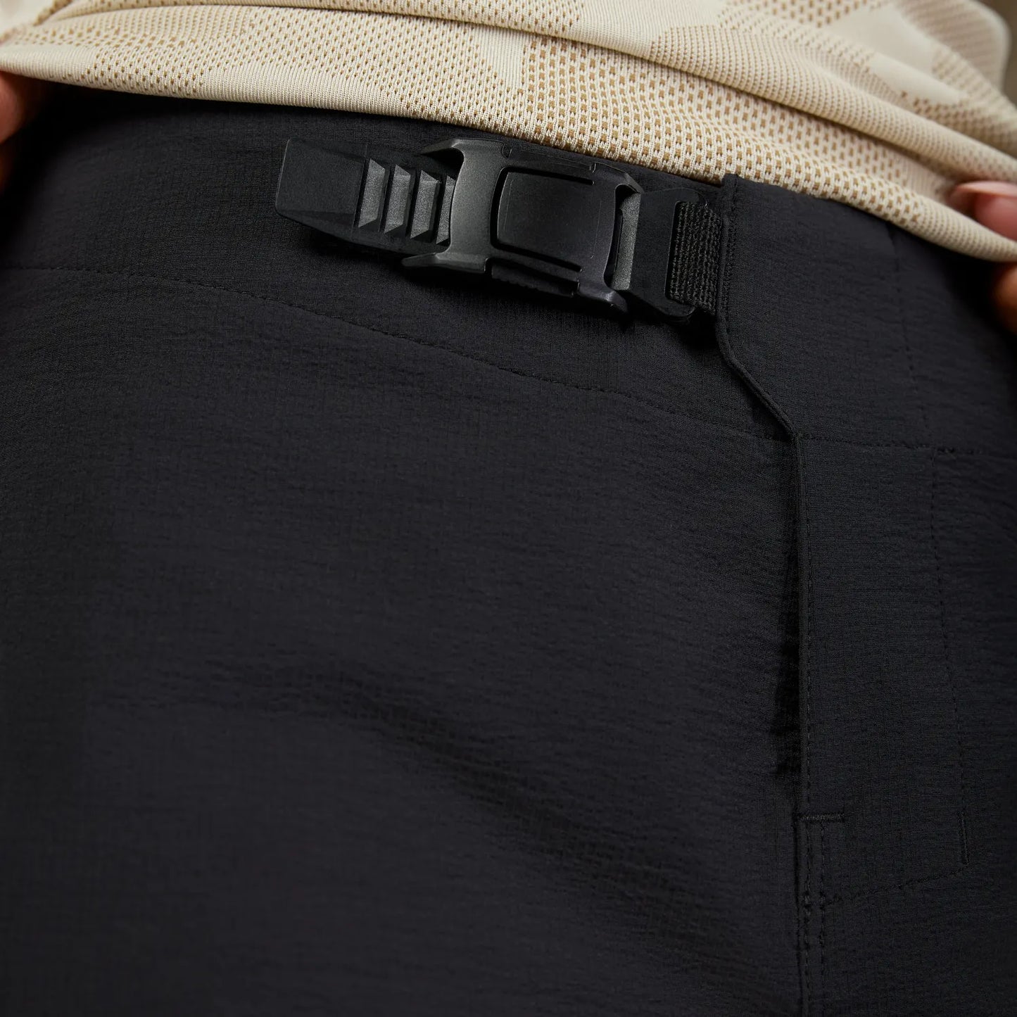 FOX RANGER shortsit naisten insertillä Musta