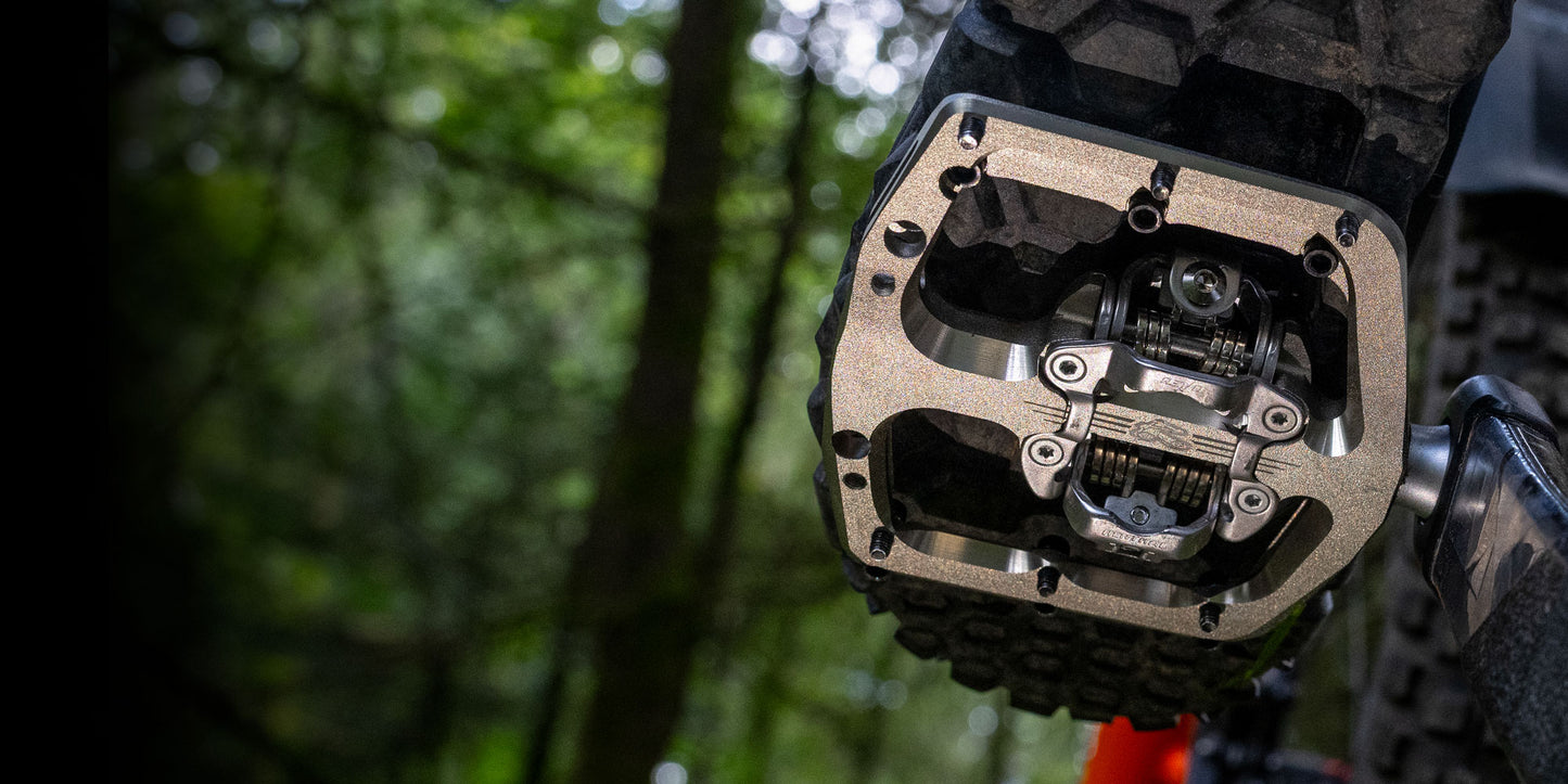 RENTHAL REVODHC pedaalit Musta (embargo 24 Sep 2025)