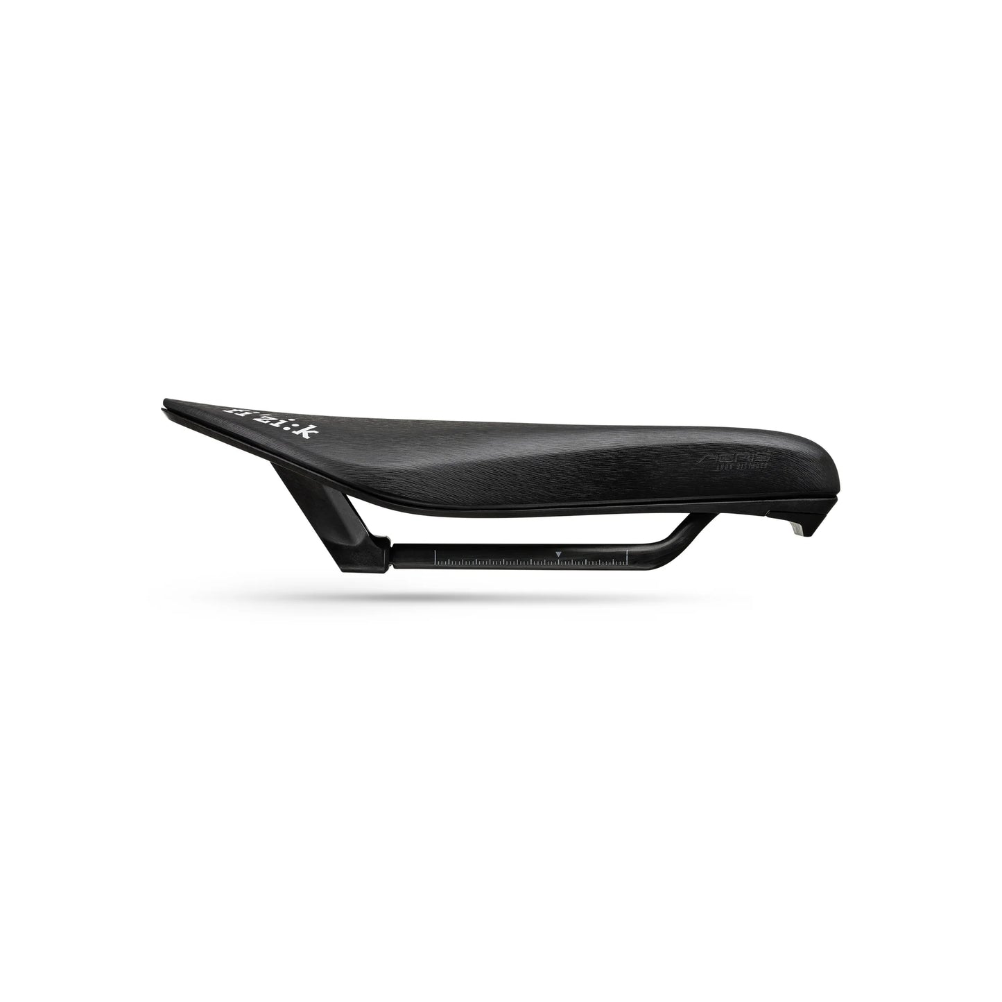 Satula FIZIK AERIS LONG DISTANCE R1 LIGHT 135 mm Hiilikiskot