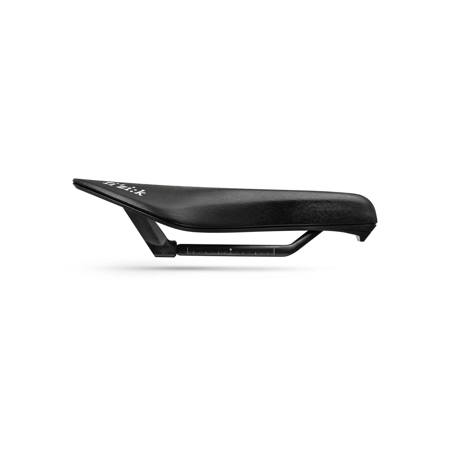 Satula FIZIK AERIS SHORT DISTANCE R1 LIGHT 135 mm Hiilikuitu-rungot