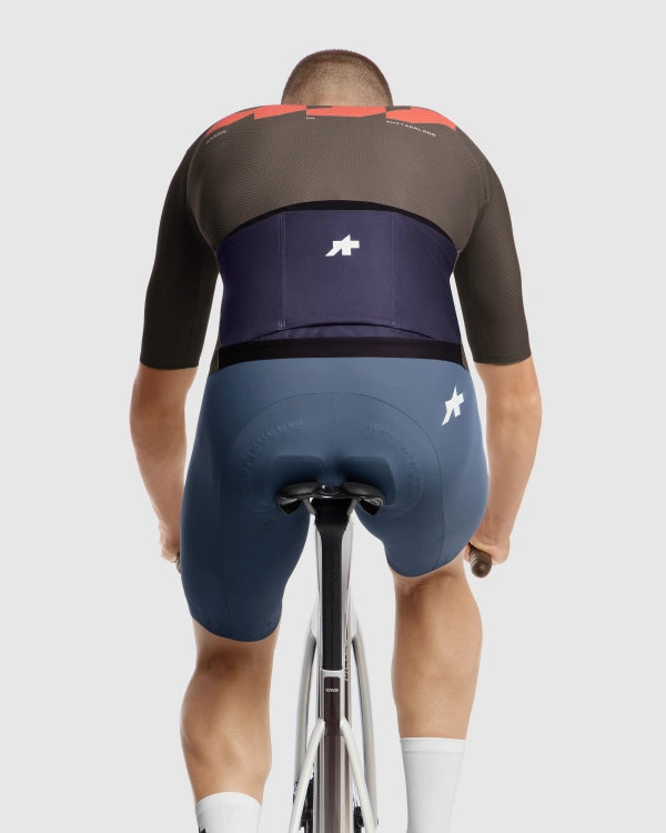 ASSOS EQUIPE R S11 Jersey We are the A lyhythihainen ruskea