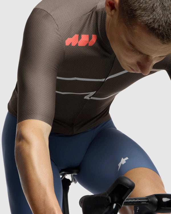 ASSOS EQUIPE R S11 Jersey We are the A lyhythihainen ruskea
