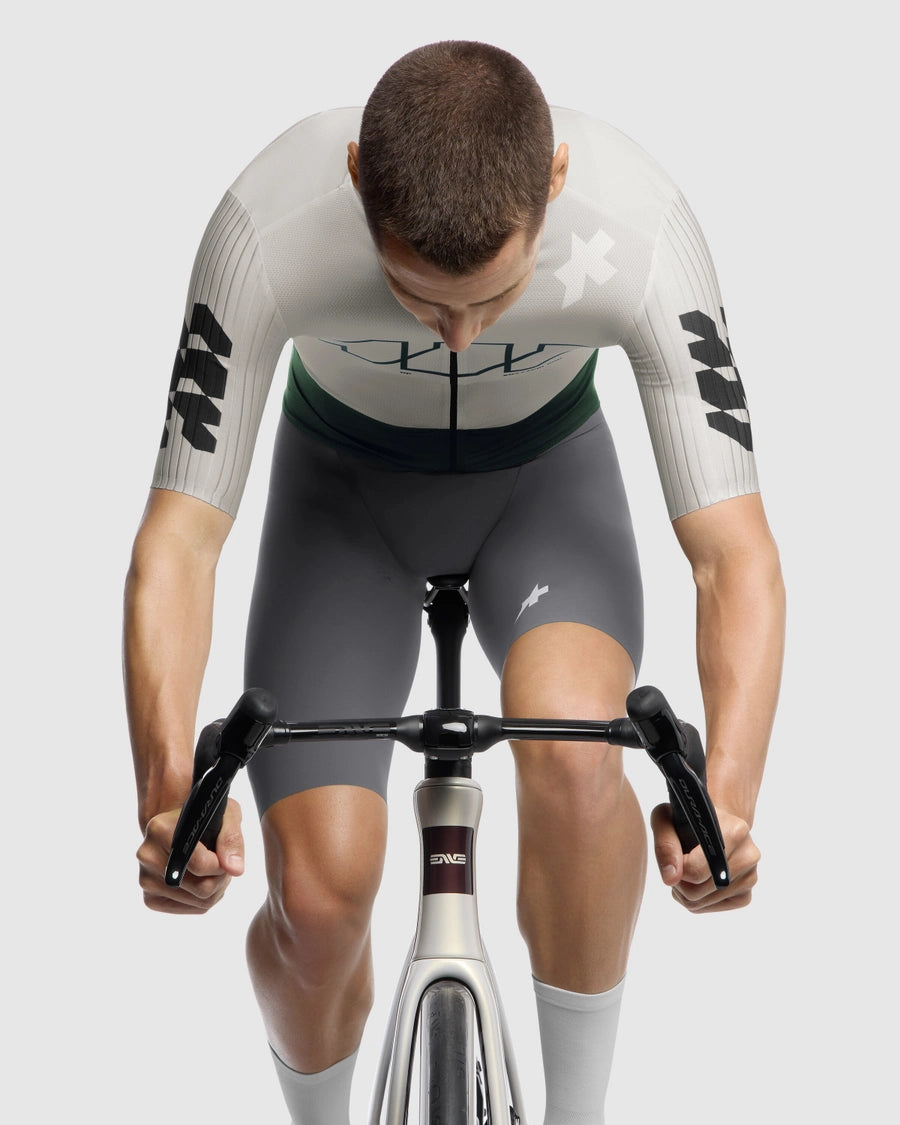 ASSOS EQUIPE RS S11 Something to say Lyhythihainen trikoo Valkoinen