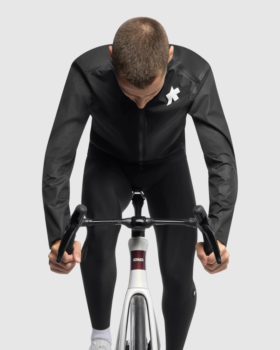 ASSOS EQUIPE RS SCHLOSSHUND RAIN S11 takki musta