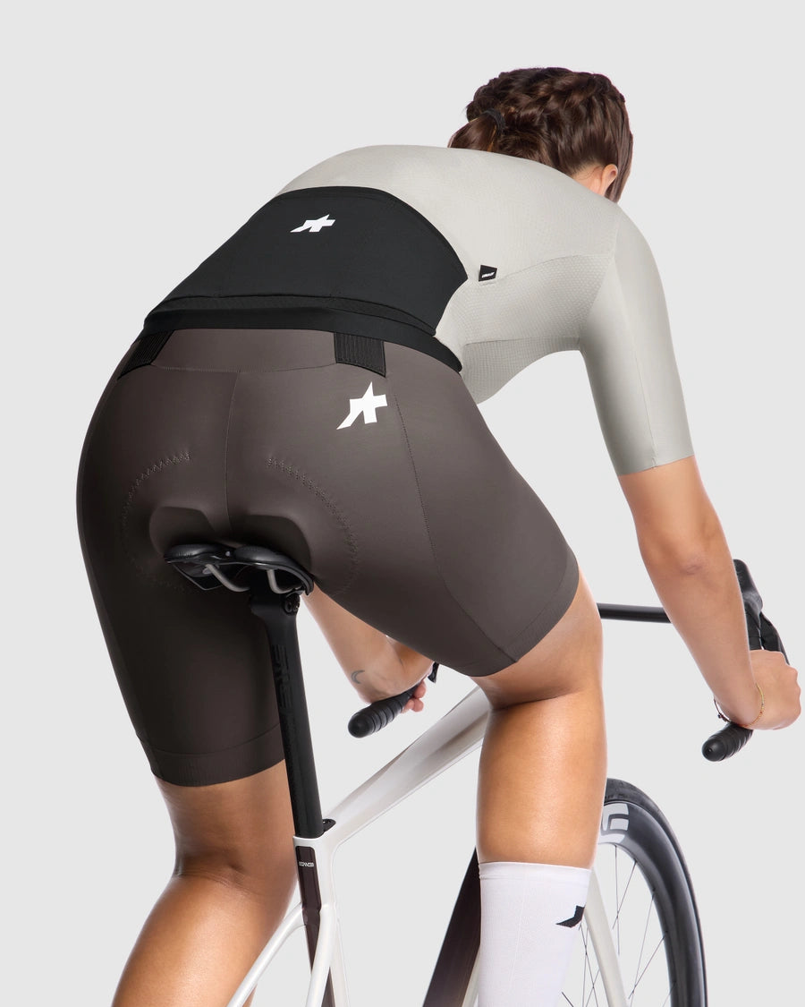 ASSOS UMA GT S11 EVO Naisten lyhythihainen trikoo Almond Milk (mantelimaito)