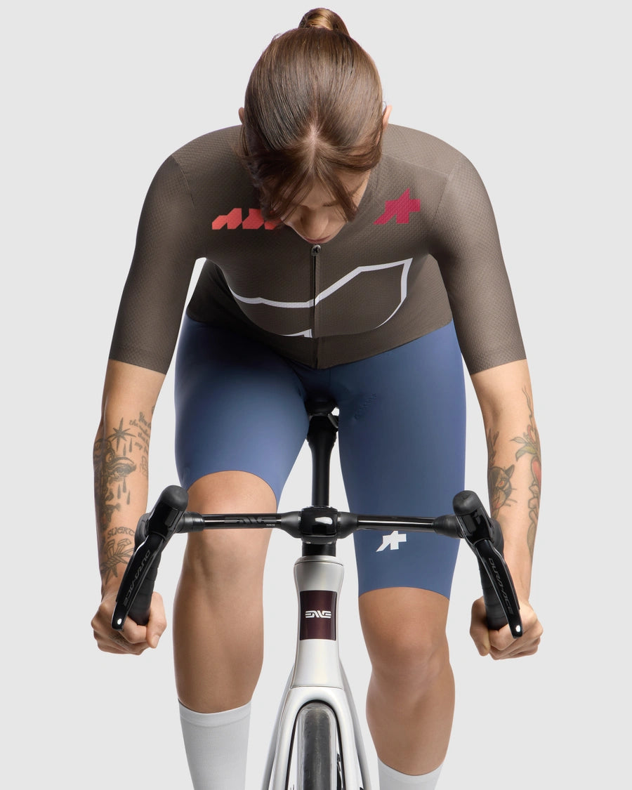 ASSOS DYORA R S11 We are the A Naisten pitkähihainen ruskea trikoo