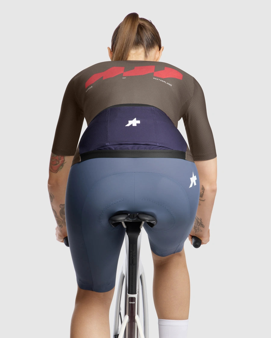 ASSOS DYORA R S11 We are the A Naisten pitkähihainen ruskea trikoo