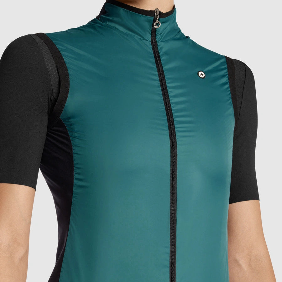 ASSOS UMA GT Wind C2 Naisten hihaton takki Foundation Vihreä