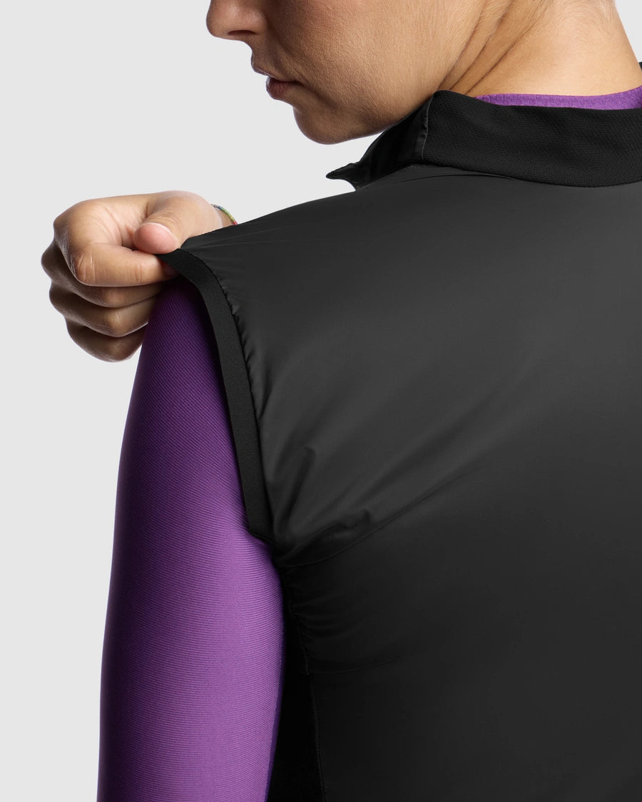 ASSOS UMA GT WIND S11 Naisten hihaton takki Musta