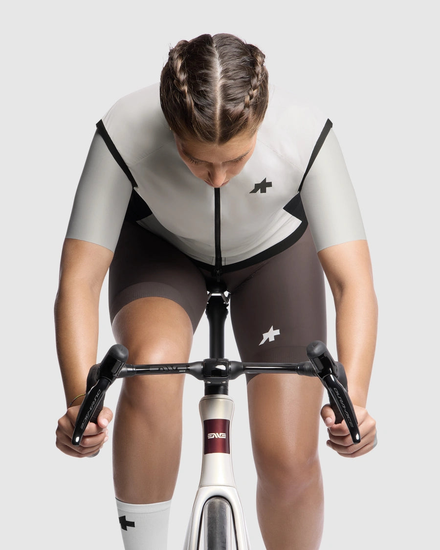 ASSOS UMA GT WIND S11 Naisten hihaton takki Mandelimaito