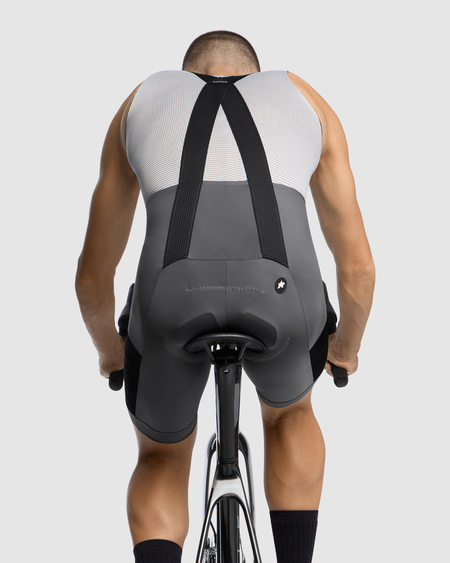 ASSOS TACTICA KIESKAFER GRAVEL T5 Bib Short harmaa