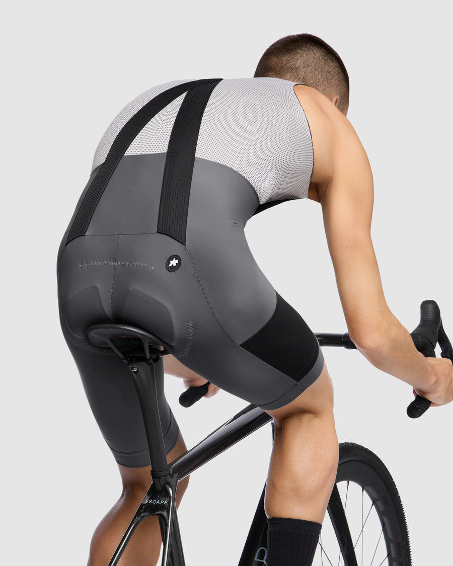 ASSOS TACTICA KIESKAFER GRAVEL T5 Bib Short harmaa