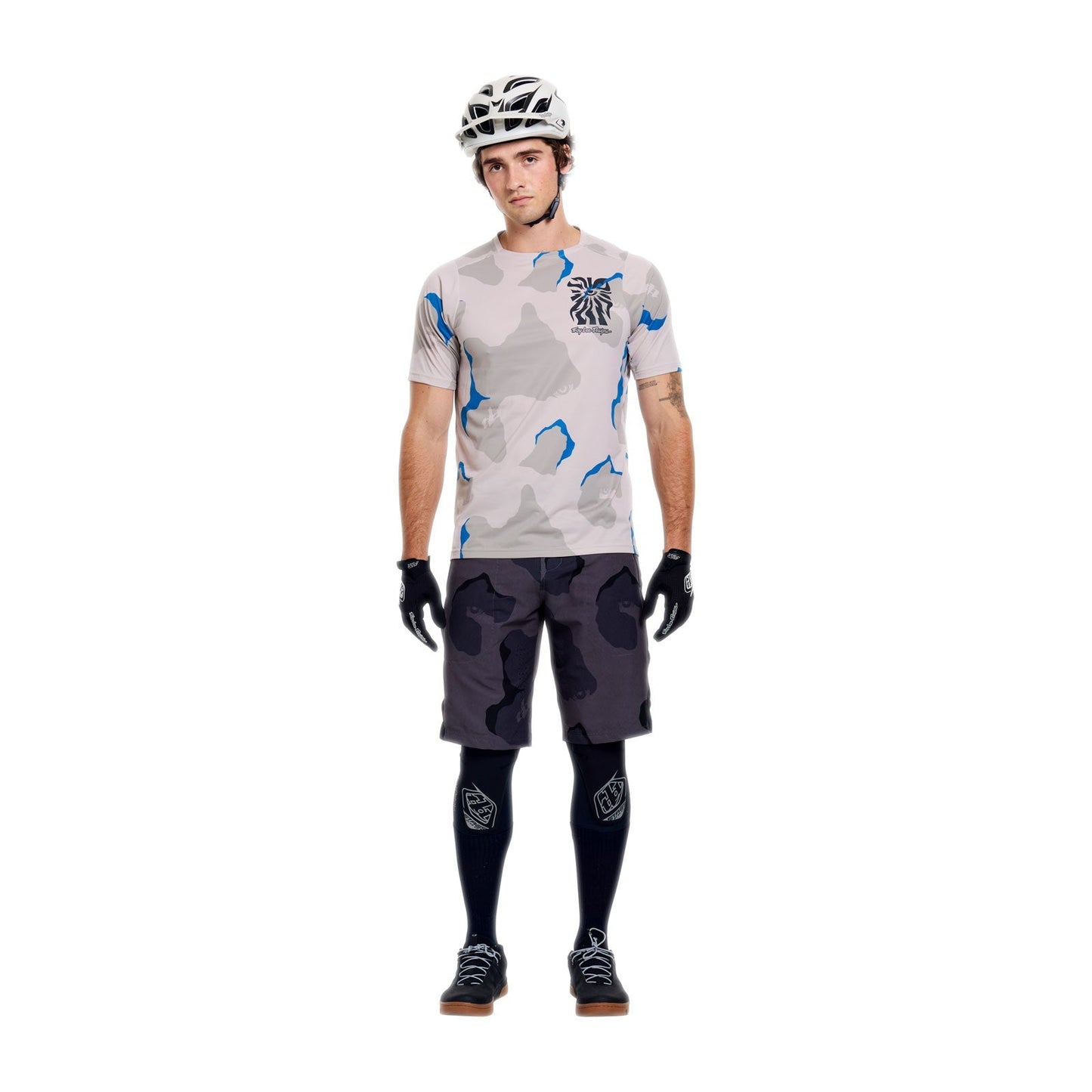 TROY LEE DESIGNS SKYLINE PRO FLOW CAMO Hiilishortsit vuorilla BN3TH
