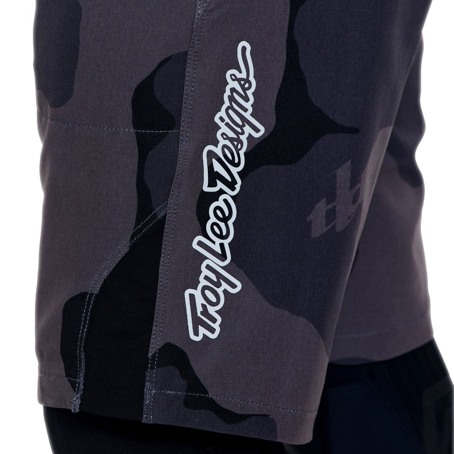 TROY LEE DESIGNS SKYLINE PRO FLOW CAMO Hiilishortsit vuorilla BN3TH