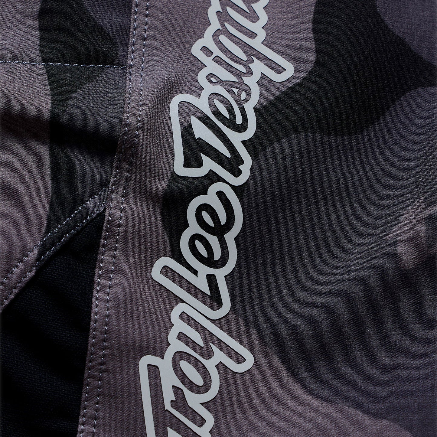 TROY LEE DESIGNS SKYLINE PRO FLOW CAMO Hiilishortsit vuorilla BN3TH
