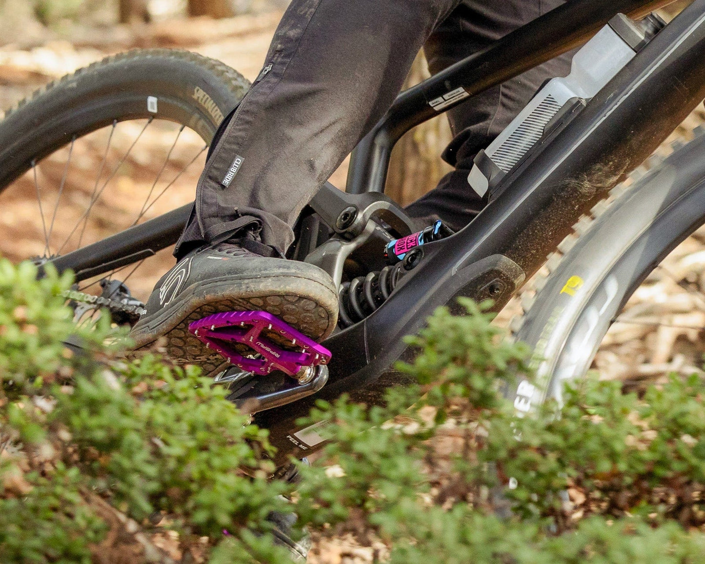 WOLF TOOTH RIPSAW -tasapohjaiset polkimet, violetti
