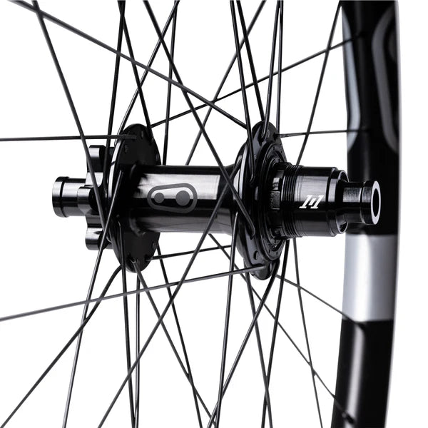 CRANKBROTHERS SYNTHESIS Alumiini 2.0 DH Ratchet 29" 12x148 mm Boost takapyörä CRANKBROTHERS SYNTHESIS Alumiini 2.0 DH Ratchet 29" 12x148 mm Boost takapyörä