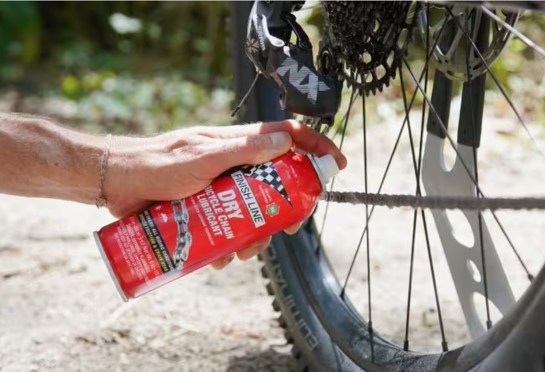 Ketjuvoiteluaine FINISH LINE DRY LUBE Teflon - kaikkiin olosuhteisiin – aerosoli (244 ml)