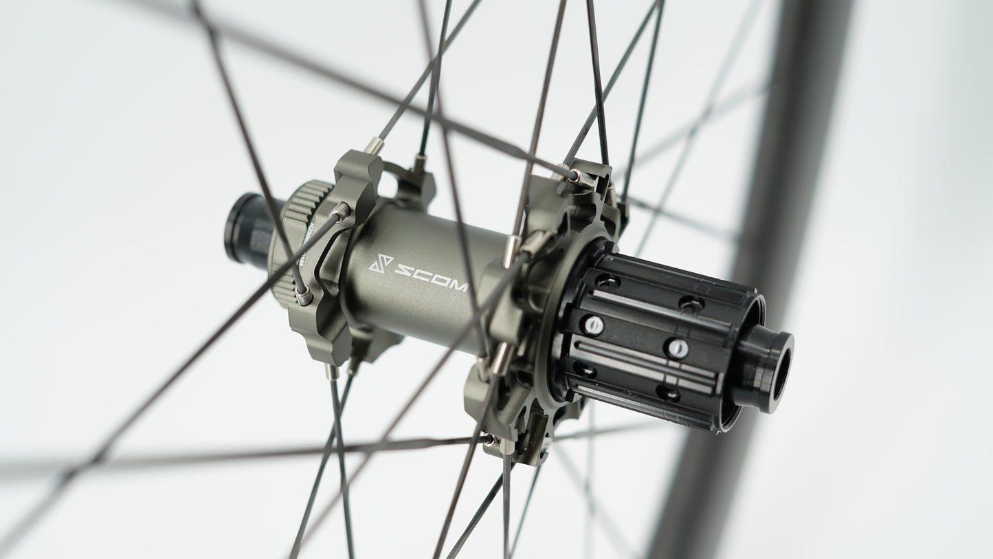 Pari SCOM ULTRA + Tubeless Ready -vanteita (keskuslukko)