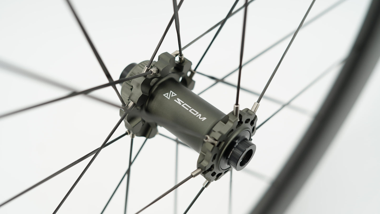 Pari SCOM ULTRA + Tubeless Ready -vanteita (keskuslukko)