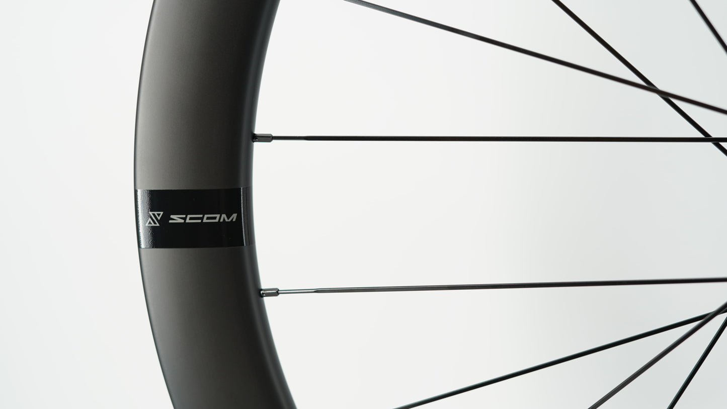 Pari SCOM CORSA 45 Tubeless Ready -vanteita (keskuslukko)