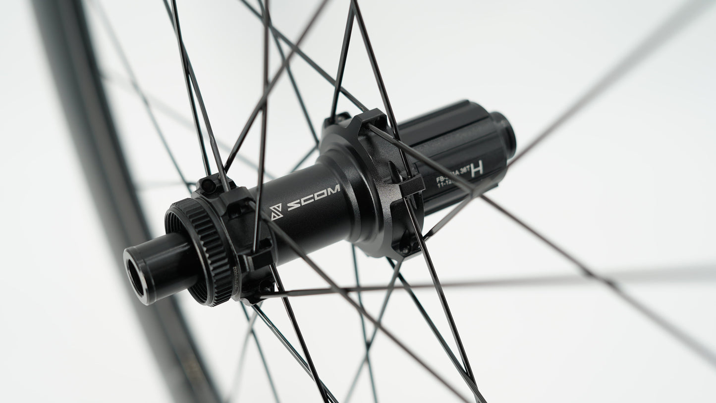 Pari SCOM CORSA 45 Tubeless Ready -vanteita (keskuslukko)