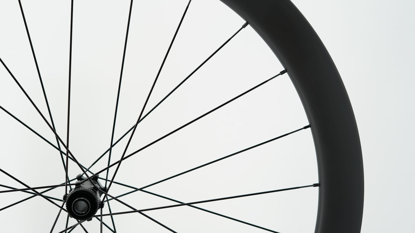 Pari SCOM CORSA 45 Tubeless Ready -vanteita (keskuslukko)