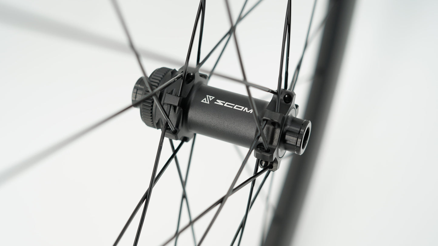 Pari SCOM CORSA 45 Tubeless Ready -vanteita (keskuslukko)
