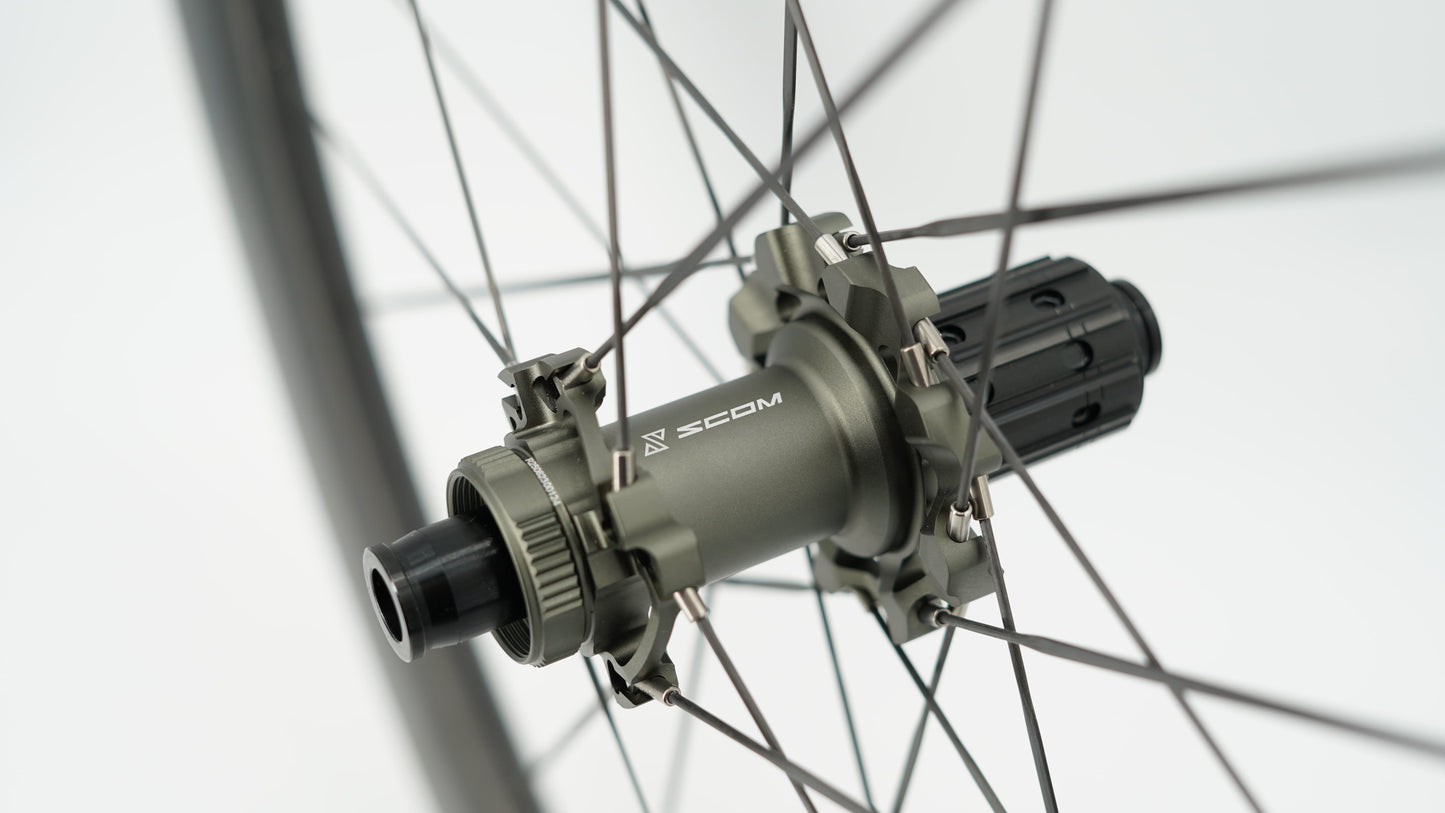 Pari SCOM ULTRA + Tubeless Ready -vanteita (keskuslukko)