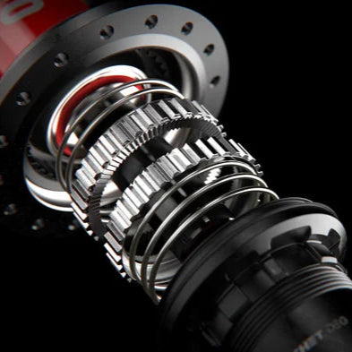 Pari DT SWISS XMC 1501 SPLINE ONE 30 mm 27.5'' 15x110/12x148mm Boost-pyöriä DT SWISS XMC 1501 SPLINE ONE 30 mm 27.5'' 15x110/12x148mm Boost-pyörät