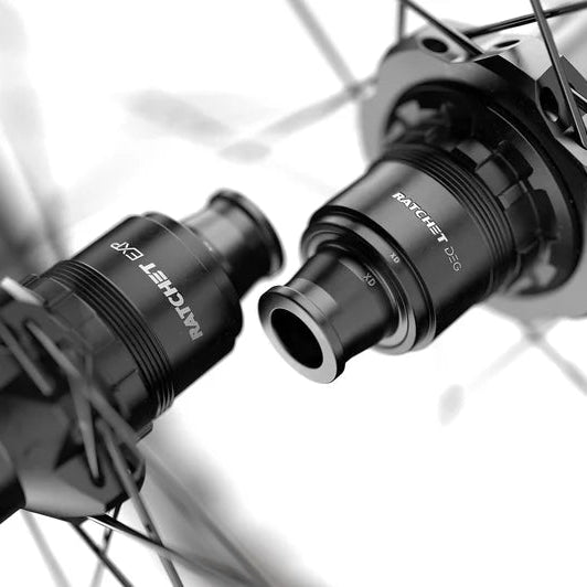 Pari DT SWISS XMC 1501 SPLINE ONE 30 mm 27.5'' 15x110/12x148mm Boost-pyöriä DT SWISS XMC 1501 SPLINE ONE 30 mm 27.5'' 15x110/12x148mm Boost-pyörät