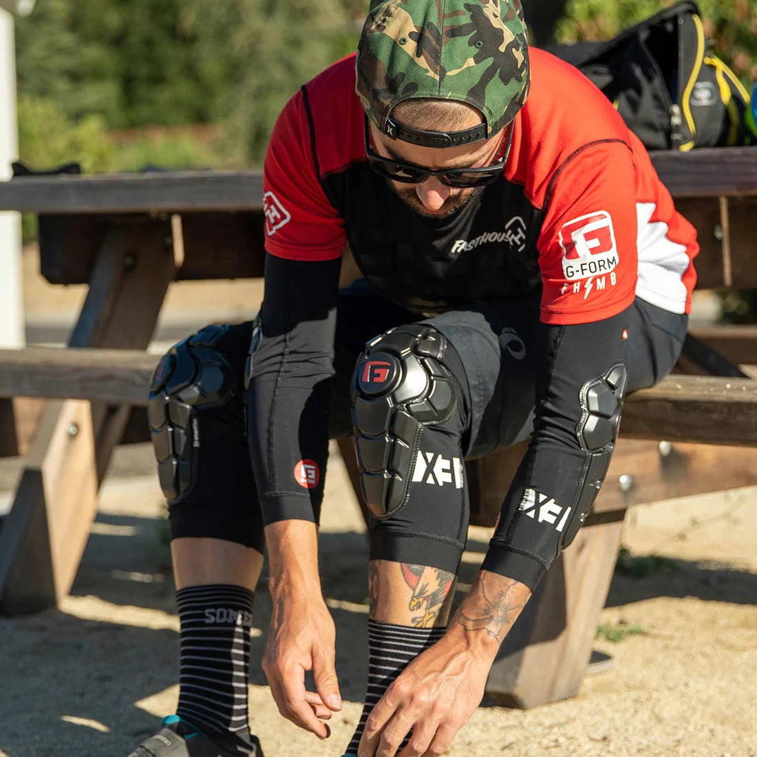 G-FORM PRO-X3 polvisuojat musta matta