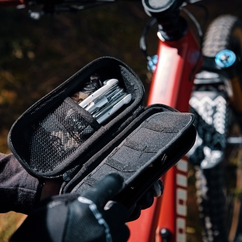 FIDLOCK TWIST TOOLBOX + BIKE BASE -työkalupussi