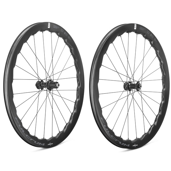 Pari FULCRUM SONIQ 42 700c pyöriä (Center Lock)