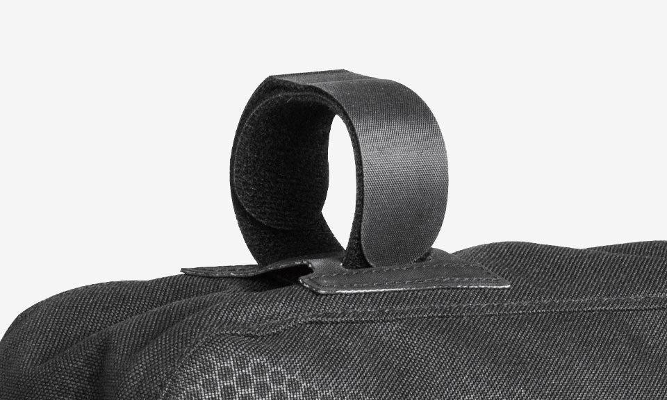 TOPEAK MIDLOADER -runko-laukku 4,5 l, musta