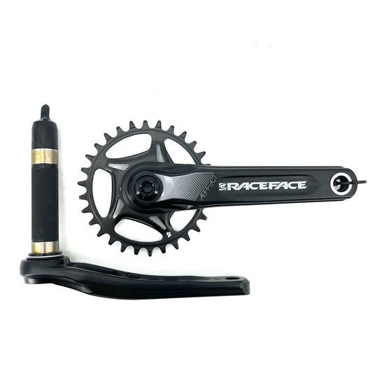 RACE FACE AEFFECT CINCH kampiakseli Musta