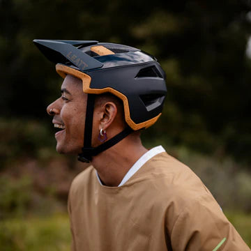 LEATT ALL-MOUNTAIN 3.0 MTB-kypärä musta/oranssi