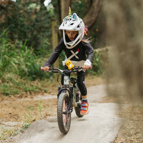 G-FORM PRO-X4 lasten kyynärpääsuojukset musta