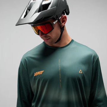 LEATT MADVIZ ONE -lasit musta/valkoinen IRIZ punainen 15 VLT