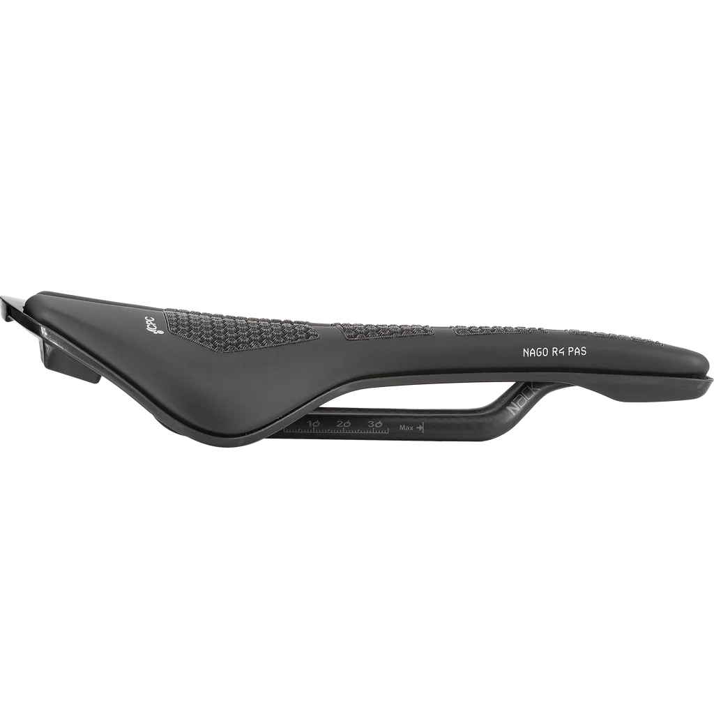 PROLOGO NAGO R4 PAS CPC 137mm Satula Nack Rails Musta