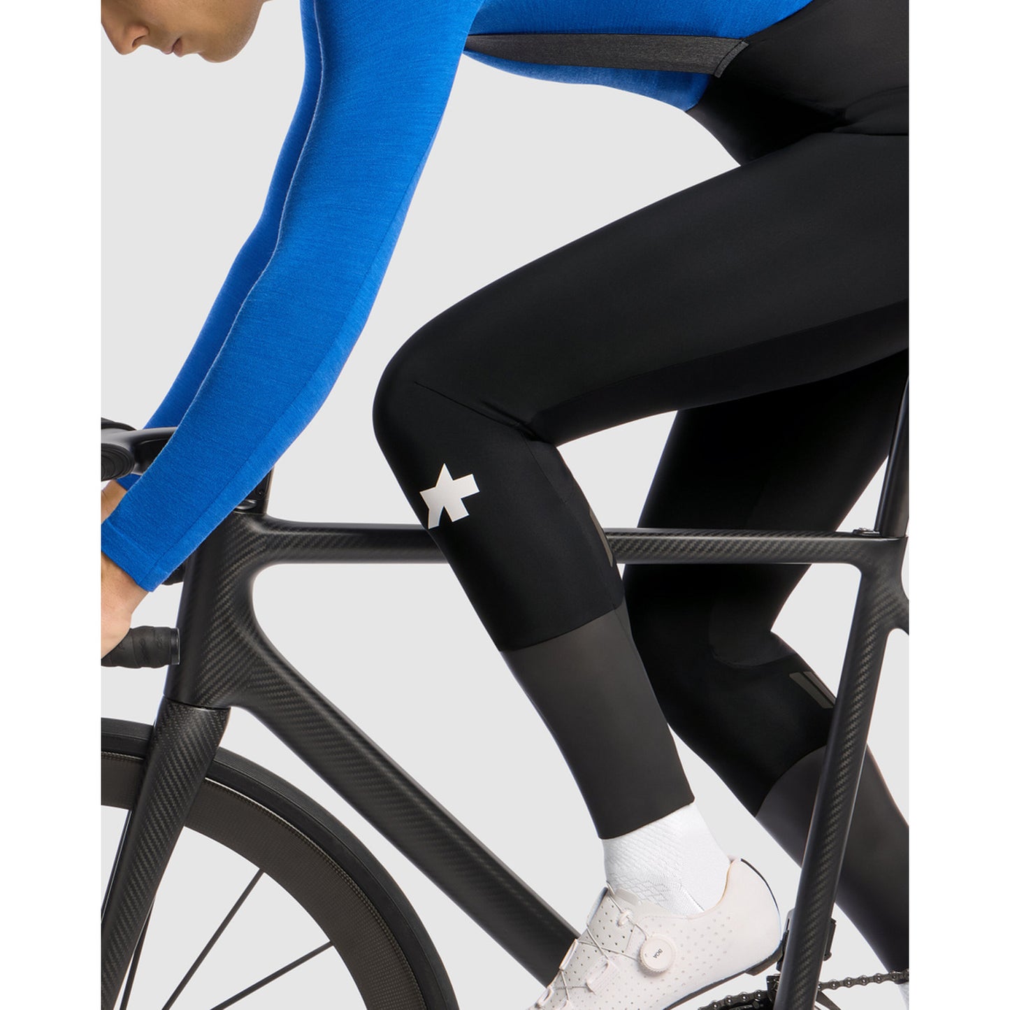 ASSOS RS UZ S11 Mustat sarjan rintaliivihousut