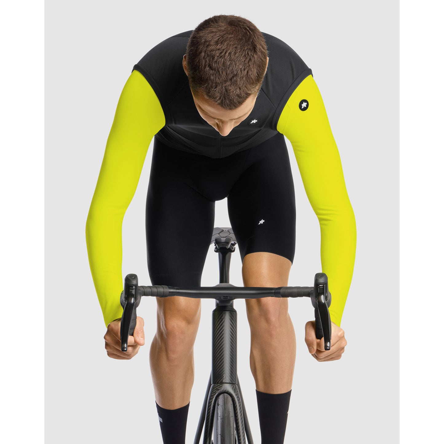 ASSOS EQUIPE R S11 Musta sarja hihaton takki
