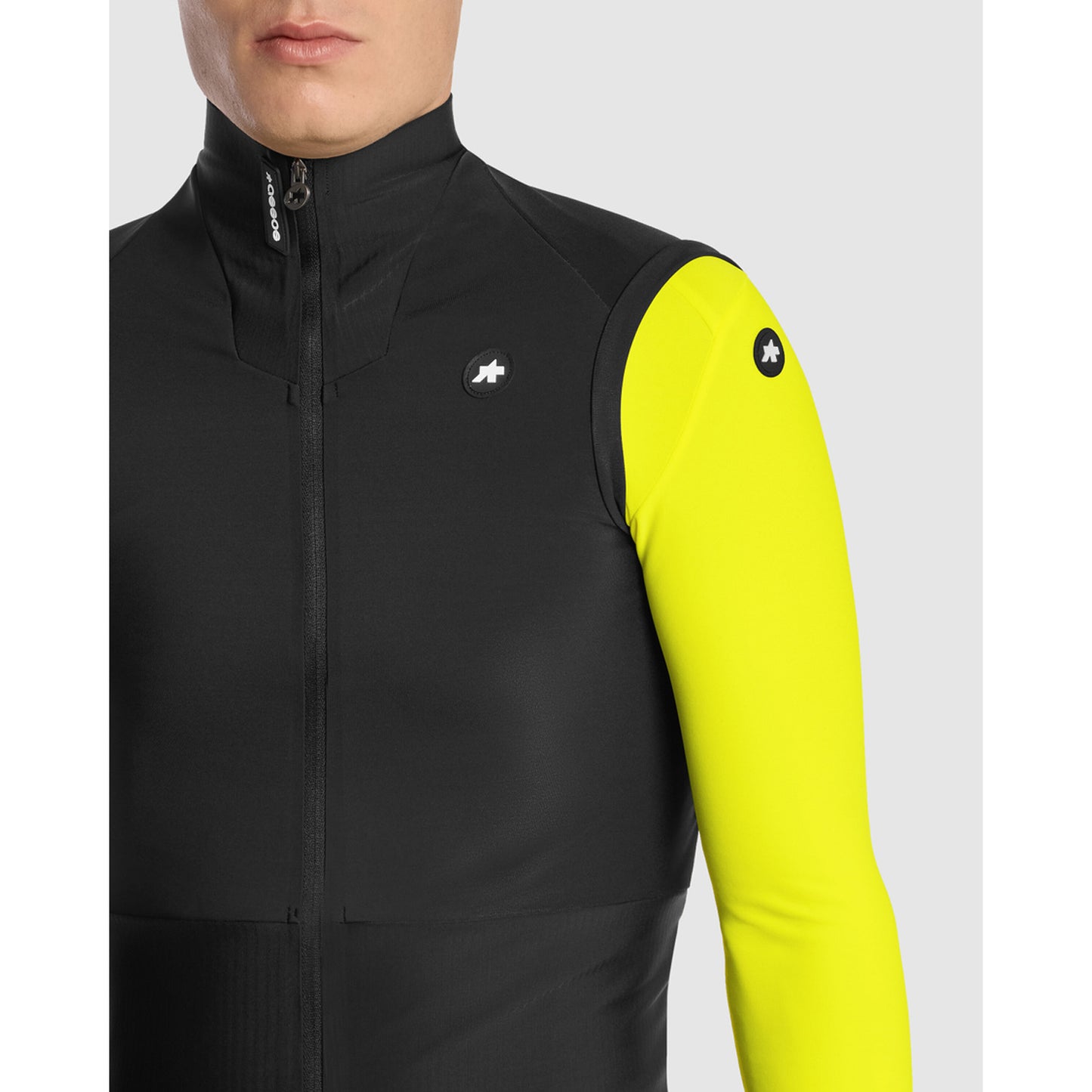 ASSOS EQUIPE R S11 Musta sarja hihaton takki