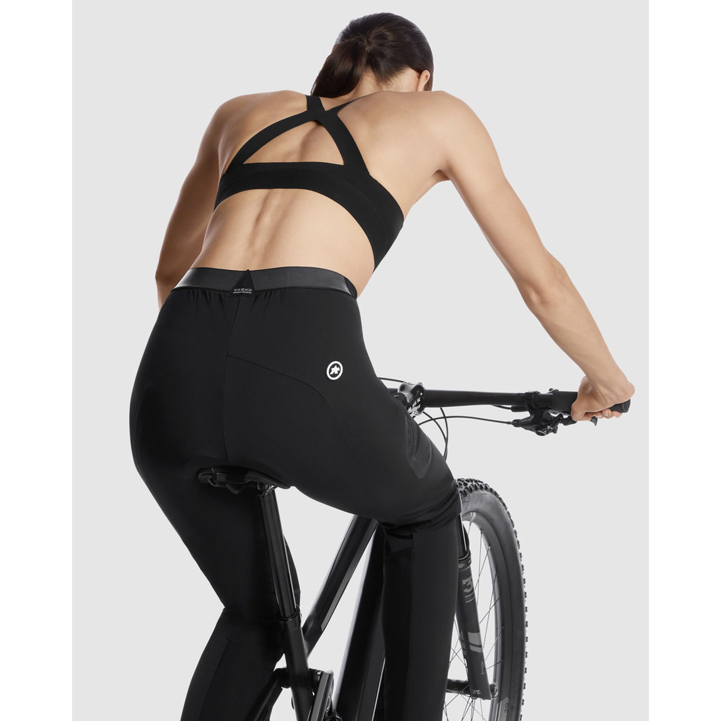 ASSOS TACTICA Naisten musta sarja Bib Tight -sarja